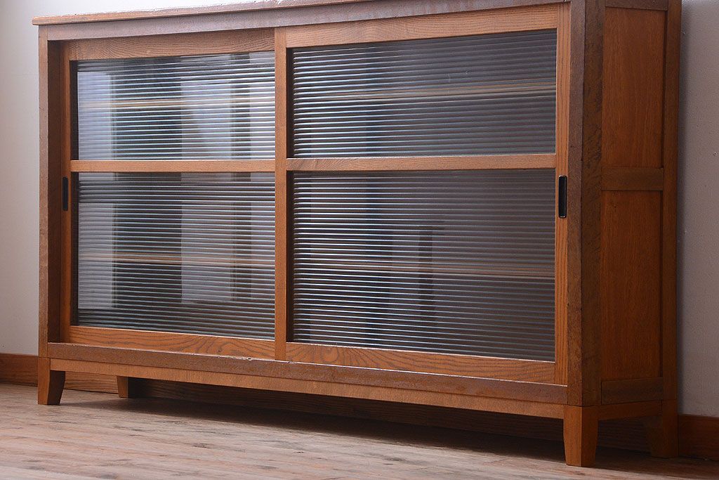 レトロ家具　昭和レトロ　古い学校のアンティーク脚付き収納棚