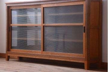 レトロ家具　昭和レトロ　古い学校のアンティーク脚付き収納棚