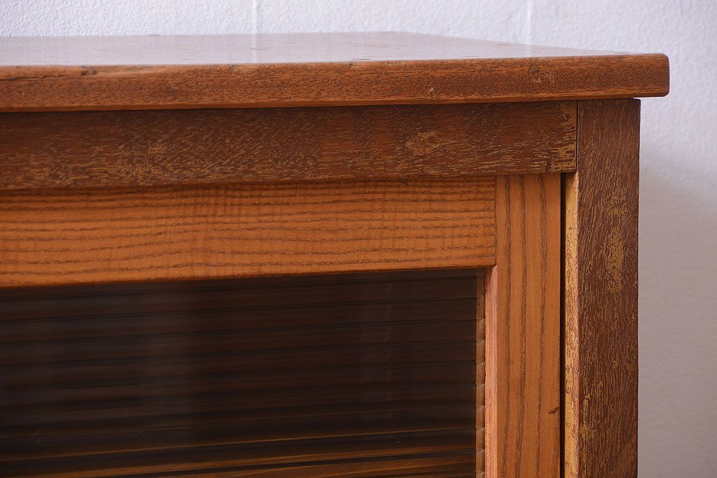 レトロ家具　昭和レトロ　古い学校のアンティーク脚付き収納棚