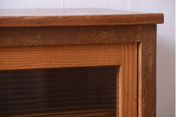 レトロ家具　昭和レトロ　古い学校のアンティーク脚付き収納棚