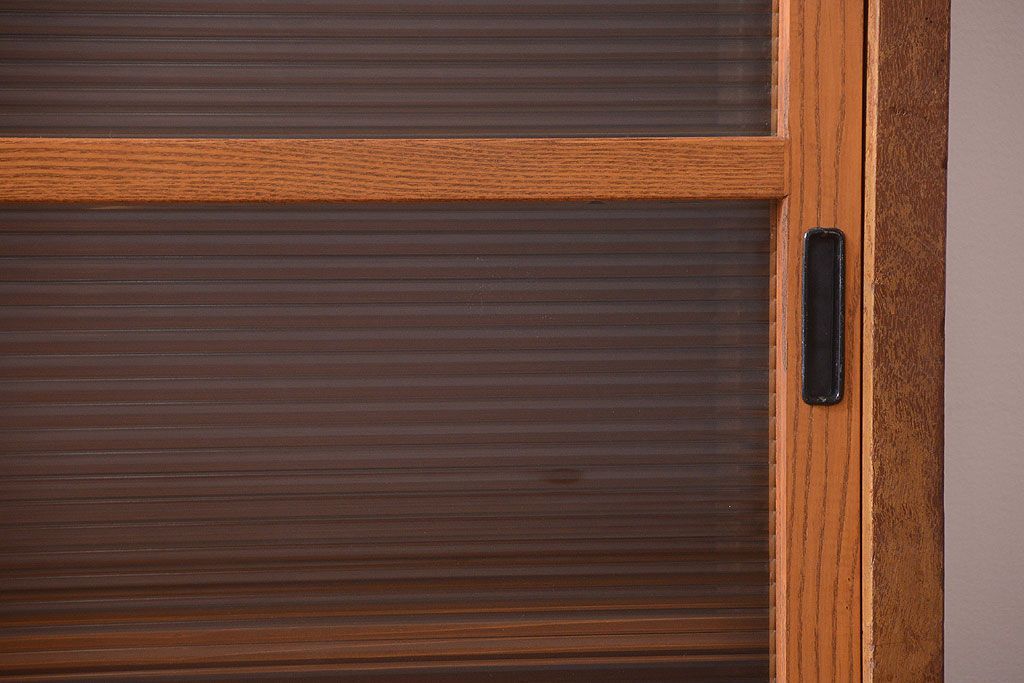 レトロ家具　昭和レトロ　古い学校のアンティーク脚付き収納棚