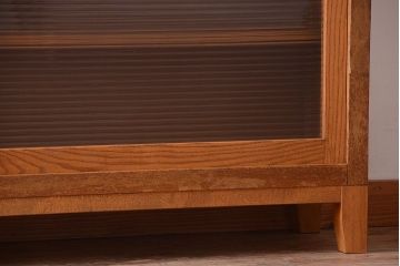 レトロ家具　昭和レトロ　古い学校のアンティーク脚付き収納棚