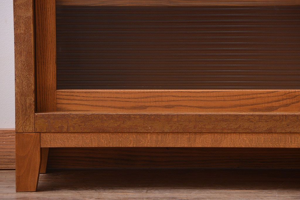 レトロ家具　昭和レトロ　古い学校のアンティーク脚付き収納棚