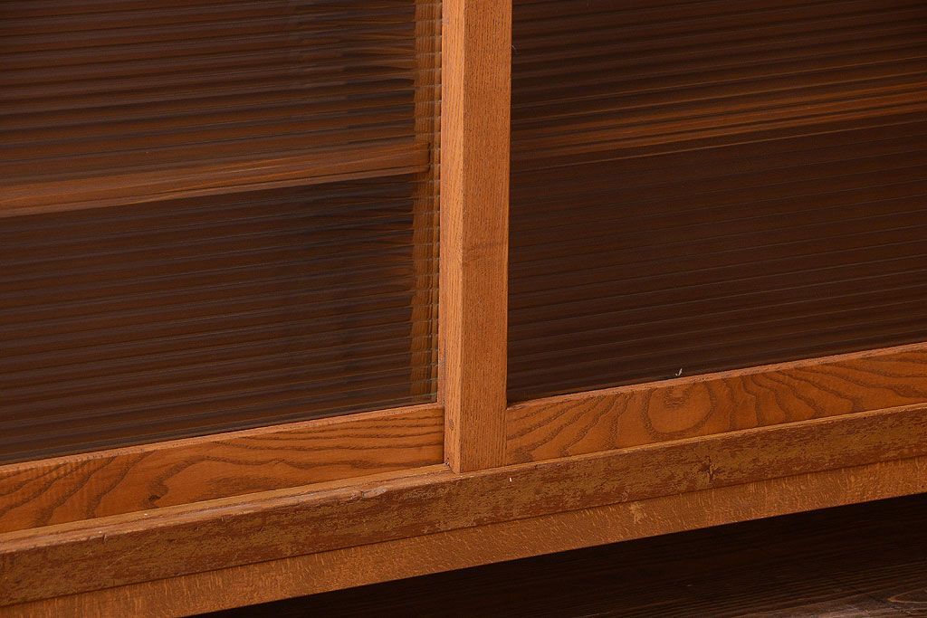 レトロ家具　昭和レトロ　古い学校のアンティーク脚付き収納棚