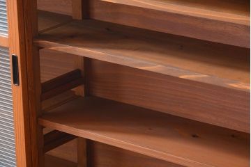 レトロ家具　昭和レトロ　古い学校のアンティーク脚付き収納棚