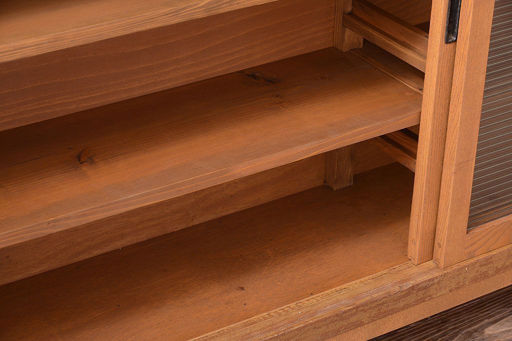 レトロ家具　昭和レトロ　古い学校のアンティーク脚付き収納棚