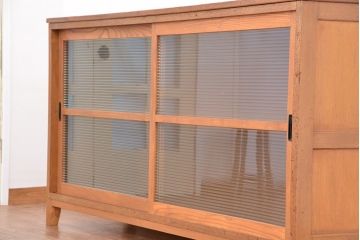 アンティーク家具　1970年代　古い学校の脚付きモールガラス収納棚(食器棚、本棚)