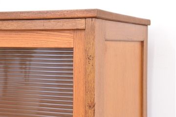 アンティーク家具　1970年代　古い学校の脚付きモールガラス収納棚(食器棚、本棚)
