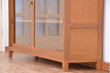 アンティーク家具　1970年代　古い学校の脚付きガラス収納棚(食器棚、本棚、飾り棚)