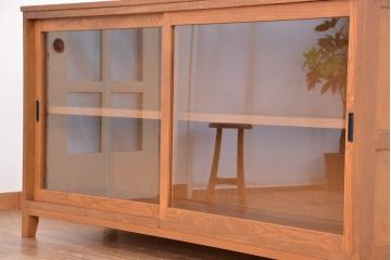 アンティーク家具　1970年代　古い学校の脚付きガラス収納棚(食器棚、本棚、飾り棚)