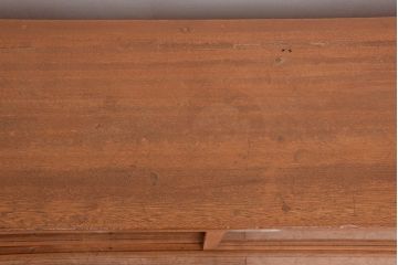 アンティーク家具　1970年代　古い学校の脚付き薄型ガラス収納棚(食器棚、本棚、飾り棚)