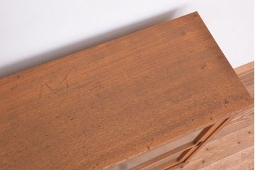 アンティーク家具　1970年代　古い学校の鉄脚薄型モールガラス収納棚(食器棚・本棚)
