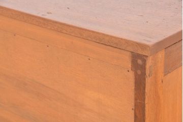 アンティーク家具　1970年代　古い学校の鉄脚薄型モールガラス収納棚(食器棚・本棚)