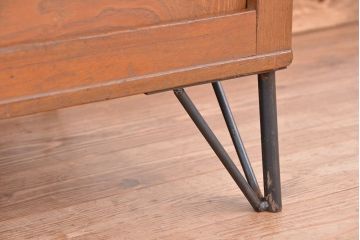 アンティーク家具　1970年代　古い学校の鉄脚モールガラス収納棚?(食器棚・本棚)