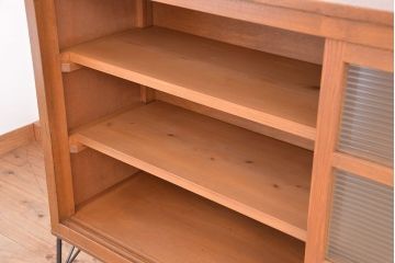 アンティーク家具　1970年代　古い学校の鉄脚モールガラス収納棚?(食器棚・本棚)