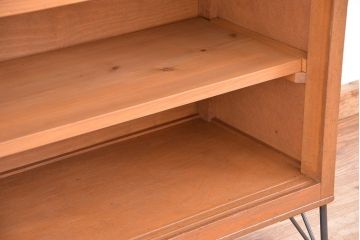 アンティーク家具　1970年代　古い学校の鉄脚モールガラス収納棚?(食器棚・本棚)