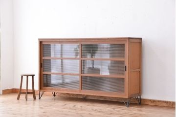 アンティーク家具　1970年代　古い学校の鉄脚モールガラス収納棚?(食器棚・本棚)