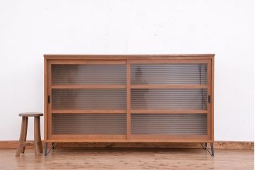 アンティーク家具　1970年代　古い学校の鉄脚モールガラス収納棚?(食器棚・本棚)