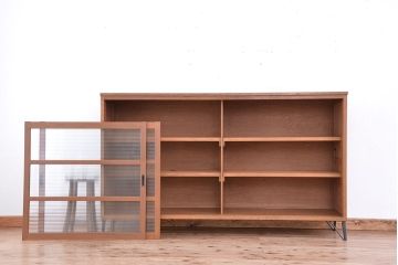アンティーク家具　1970年代　古い学校の鉄脚モールガラス収納棚?(食器棚・本棚)
