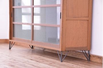 アンティーク家具　1970年代　古い学校の鉄脚モールガラス収納棚?(食器棚・本棚)