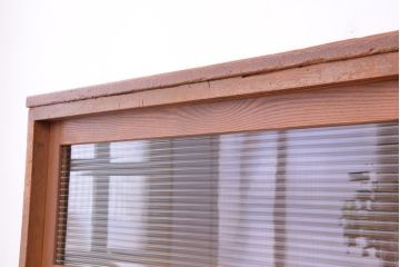 アンティーク家具　1970年代　古い学校の鉄脚モールガラス収納棚?(食器棚・本棚)