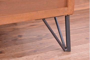 アンティーク家具　1970年代　古い学校の鉄脚モールガラス収納棚?(食器棚・本棚)