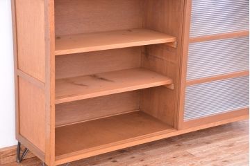アンティーク家具　1970年代　古い学校の鉄脚モールガラス収納棚?(食器棚・本棚)