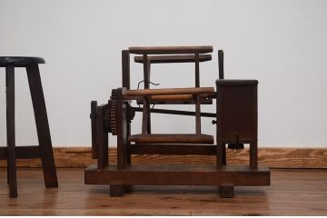 アンティーク雑貨　古い座繰り機(糸巻き/古民具)