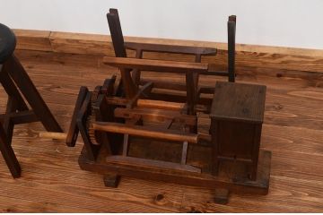 アンティーク雑貨　古い座繰り機(糸巻き/古民具)