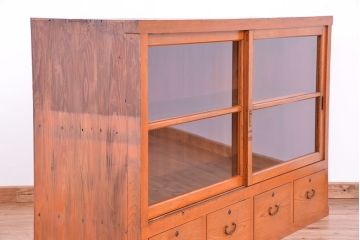 アンティーク家具　アンティーク　大きな引出し付ガラス収納棚(食器棚)