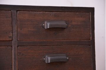 アンティーク家具　古民具・骨董　脚付き34杯引出し収納棚(薬箪笥、百味箪笥)