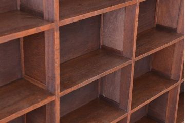 アンティーク家具　アンティーク　古い木のシンプルな飾り棚(マス目棚、本棚)