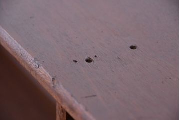 アンティーク家具　アンティーク　古い木のシンプルな薄型本棚(飾り棚、収納棚)