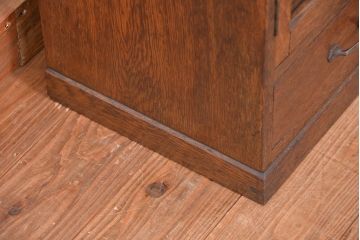 アンティーク家具　アンティーク　古いナラ材の小振りでシンプルな本箱(収納棚)