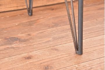 アンティーク家具　アンティーク　モールガラス引き戸の鉄脚付戸棚?(ガラス収納棚)