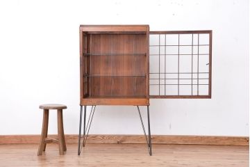 アンティーク家具　アンティーク　素敵なデザイン!格子トビラのガラスケース(ショーケース・ガラス収納棚)(飾り棚)