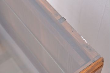 アンティーク家具　アンティーク　素敵なデザイン!格子トビラのガラスケース(ショーケース・ガラス収納棚)(飾り棚)