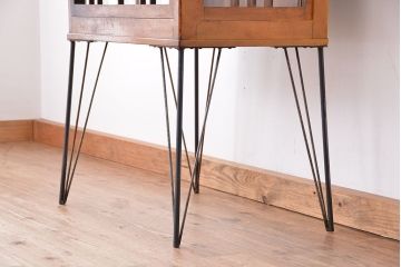 アンティーク家具　アンティーク　素敵なデザイン!格子トビラのガラスケース(ショーケース・ガラス収納棚)(飾り棚)