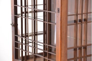 アンティーク家具　アンティーク　素敵なデザイン!格子トビラのガラスケース(ショーケース・ガラス収納棚)(飾り棚)