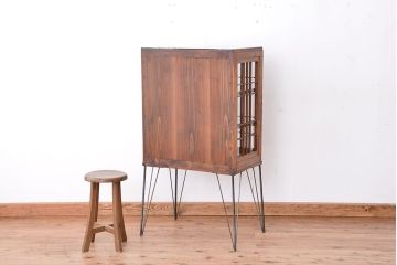 アンティーク家具　アンティーク　素敵なデザイン!格子トビラのガラスケース(ショーケース・ガラス収納棚)(飾り棚)