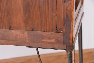 アンティーク家具　アンティーク　素敵なデザイン!格子トビラのガラスケース(ショーケース・ガラス収納棚)(飾り棚)