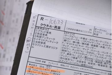 アンティーク家具　アンティーク　素敵なデザイン!格子トビラのガラスケース(ショーケース・ガラス収納棚)(飾り棚)