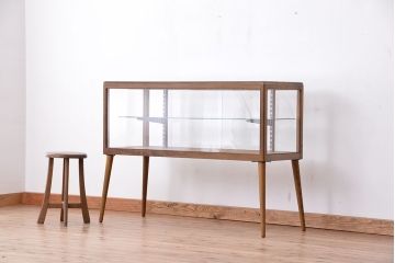 アンティーク家具　アンティーク　シンプルな脚付きガラスケース(ショーケース・飾り棚)