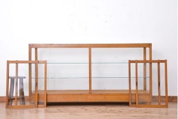 レトロ家具　昭和レトロ　4枚引き戸の大きなガラスケース(ショーケース)