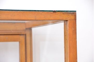 レトロ家具　昭和レトロ　4枚引き戸の大きなガラスケース(ショーケース)