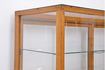 レトロ家具　昭和レトロ　4枚引き戸の大きなガラスケース(ショーケース)