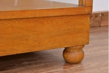 レトロ家具　昭和レトロ　4枚引き戸の大きなガラスケース(ショーケース)