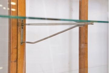 レトロ家具　昭和レトロ　4枚引き戸の大きなガラスケース(ショーケース)