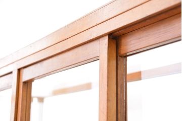レトロ家具　昭和レトロ　4枚引き戸の大きなガラスケース(ショーケース)