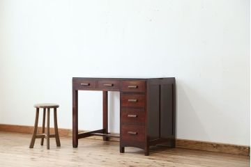 アンティーク家具　アンティーク　古い木のシックな色合いの小振りな片袖机?